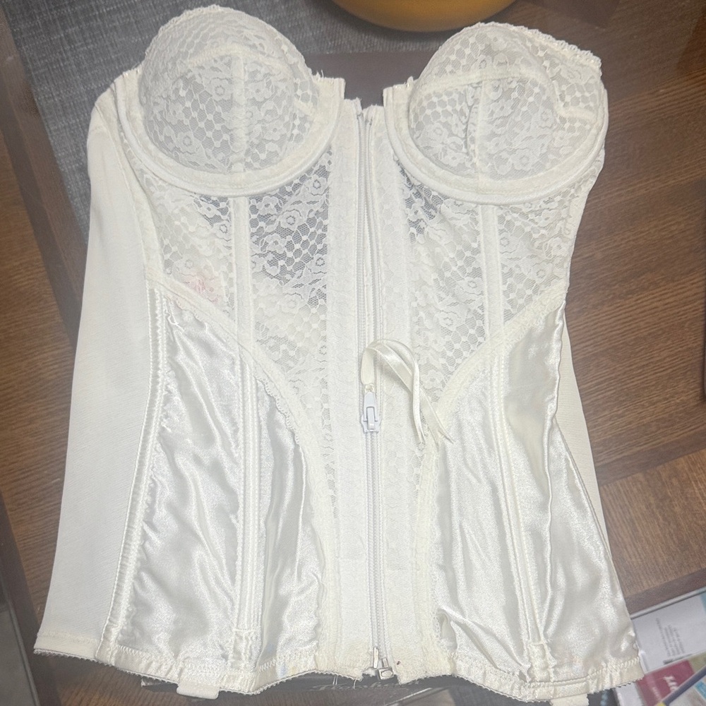 Elegant Cream Lace Bustier